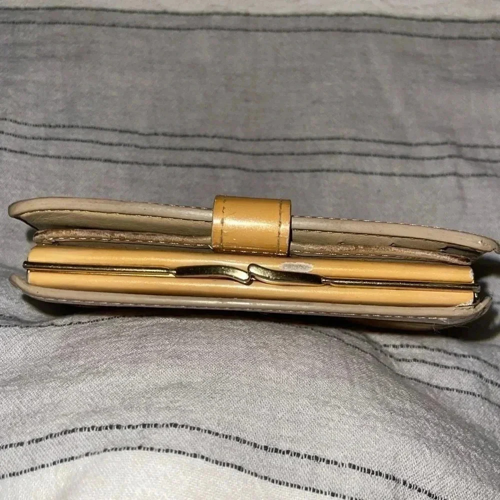 LOUIS Vuitton Vernis Kisslock wallet - Picture 6 of 13